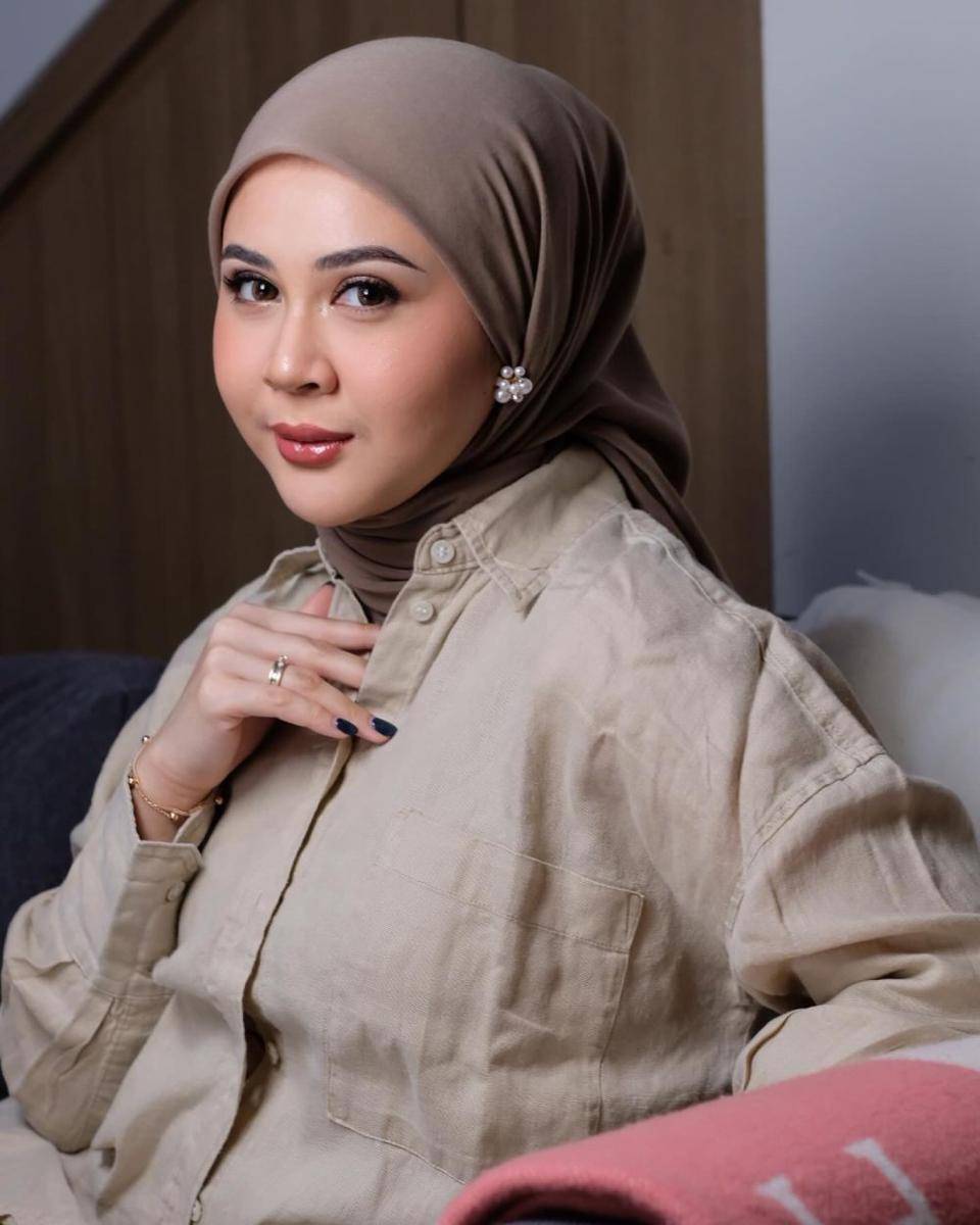 hijab do untuk Lebaran (instagram.com/kesharatuliu05)