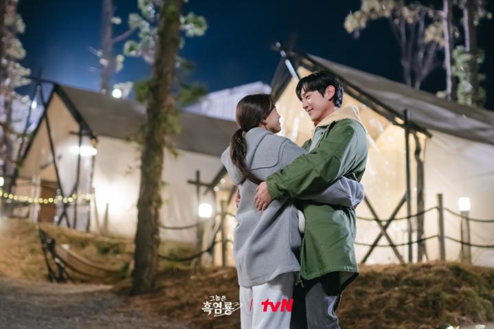 9 Bukti Cinta Kim Shin Won pada Seo Ha Jin di My Dearest Nemesis