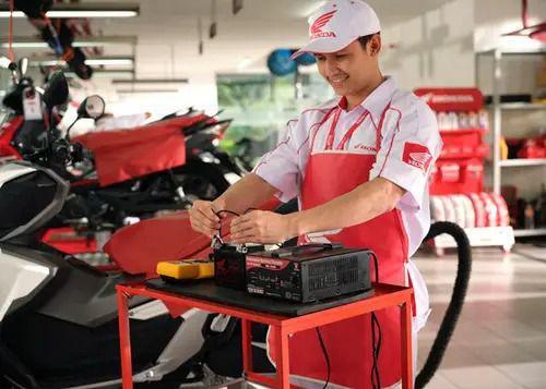 6 Tips Pintar Merawat Aki Motor Agar Awet dan Tahan Lama