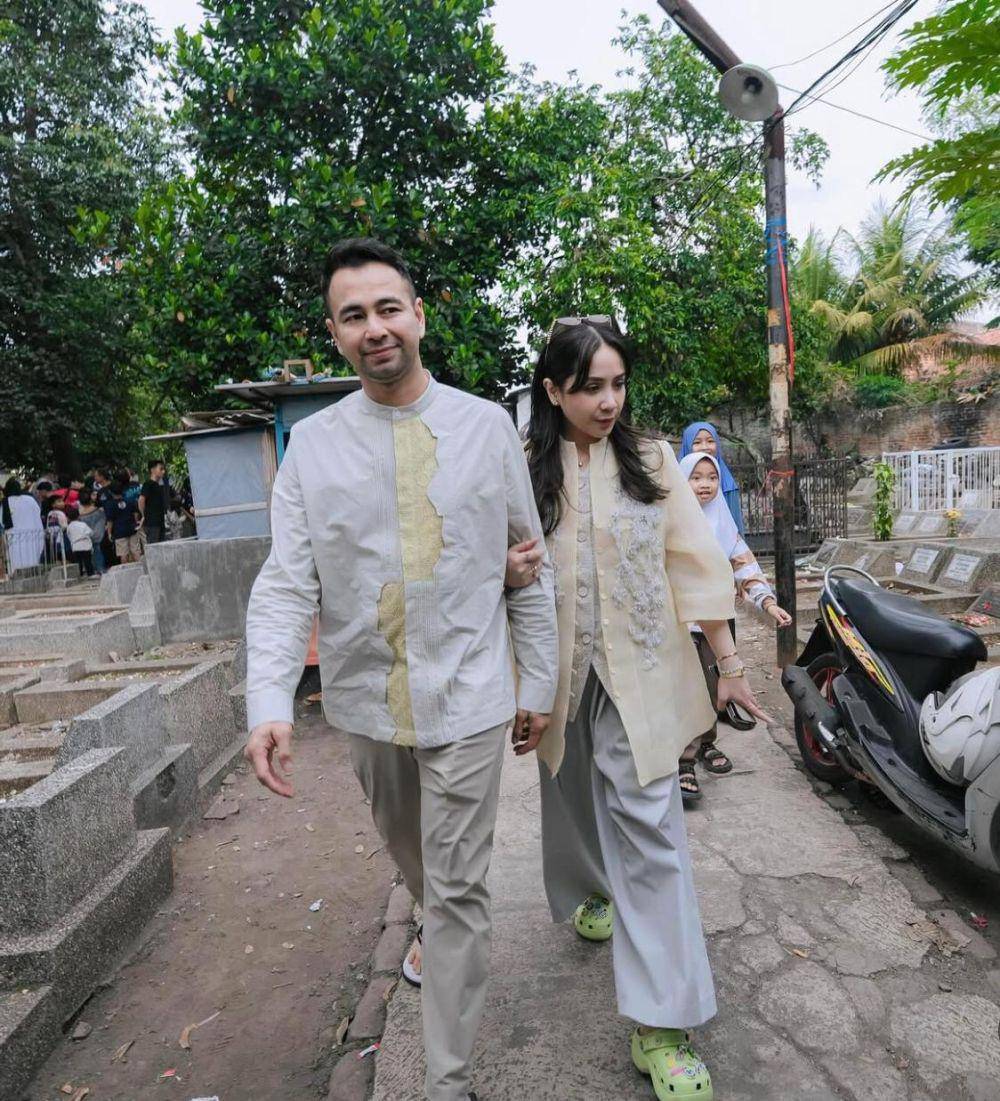 Raffi Ahmad ziarah ke makam ayah (instagram.com/raffinagita1717)