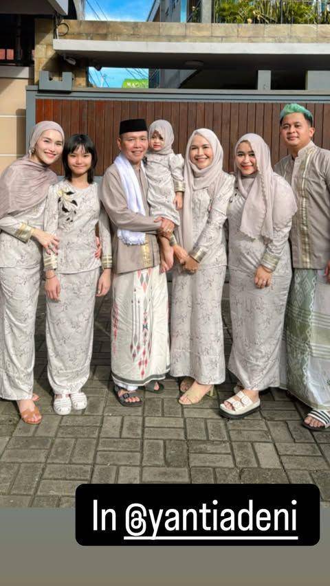 gaya Lebaran keluarga artis (instagram.com/ayutingting92)