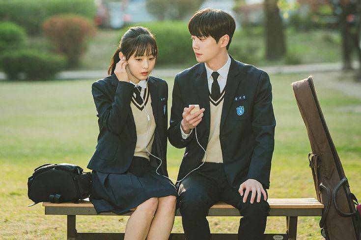 Jeon So Nee dan Lee Joon Young dalam drama Melo Movie (dok. Netflix/Melo Movie)