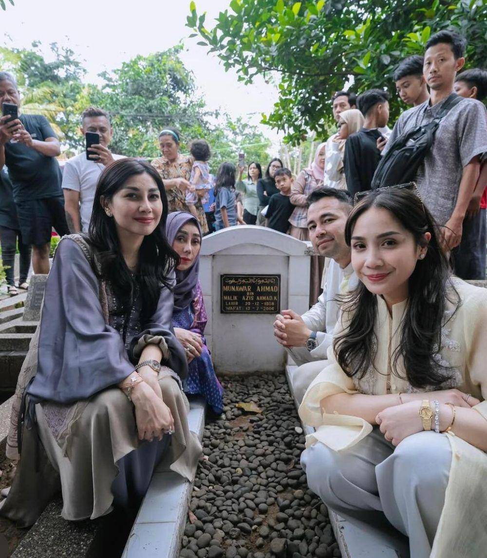 Raffi Ahmad ziarah ke makam ayah (instagram.com/raffinagita1717)