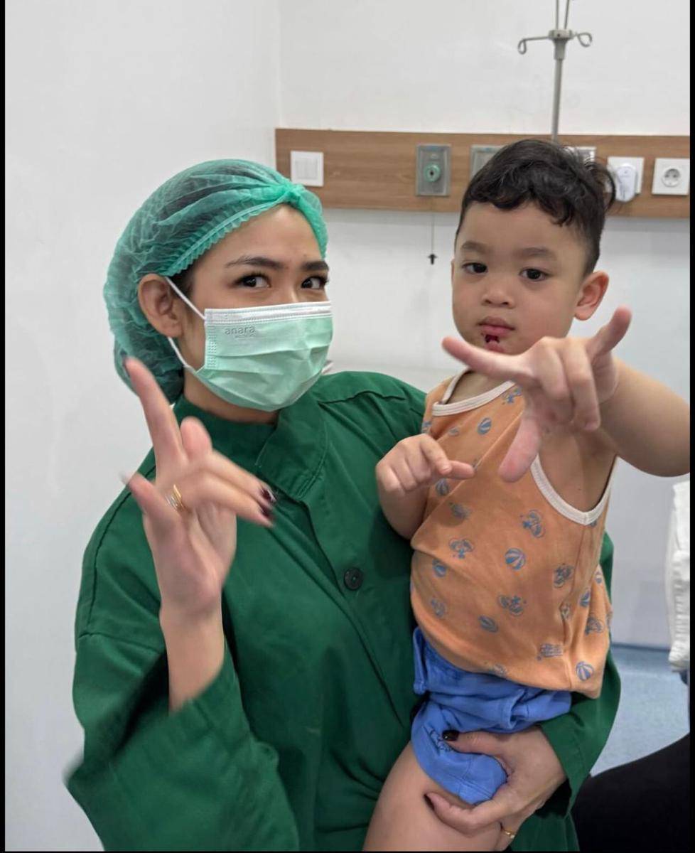 Anak Gilang Dirga dioperasi (Instagram.com/adieztyfersa)