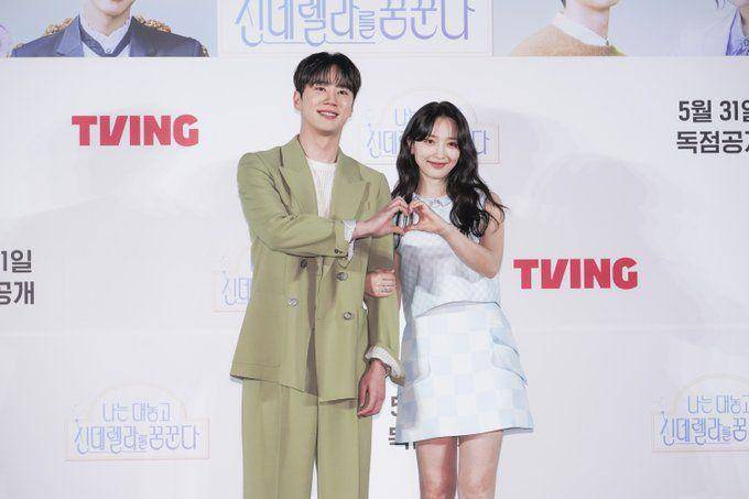 Lee Joon Young dan Pyo Ye Jin di press conference drama Dreaming of a Freaking Fairy Tale (dok. TVING/Dreaming of a Freaking Fairy Tale)
