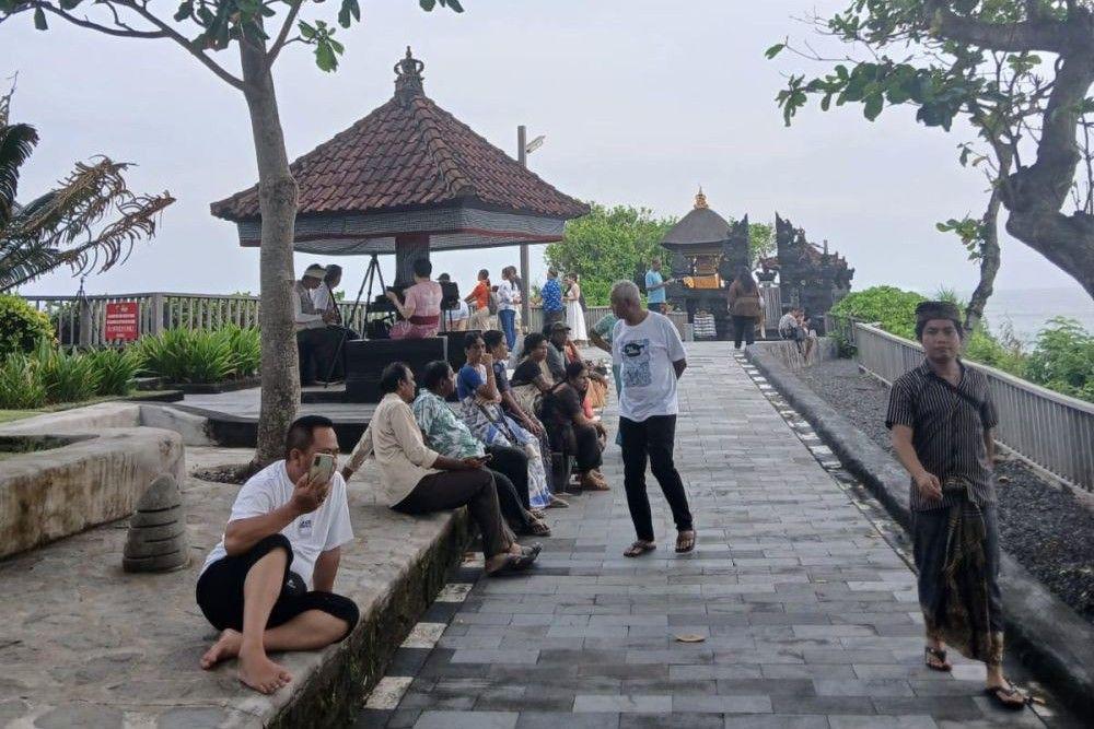 Pertunjukan Joged Bumbung dan Tari Kecak di DTW Tabanan