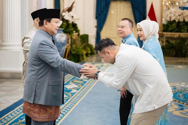 7 Potret Raffi Ahmad Lebaran 2025 Hari Pertama di Istana Negara