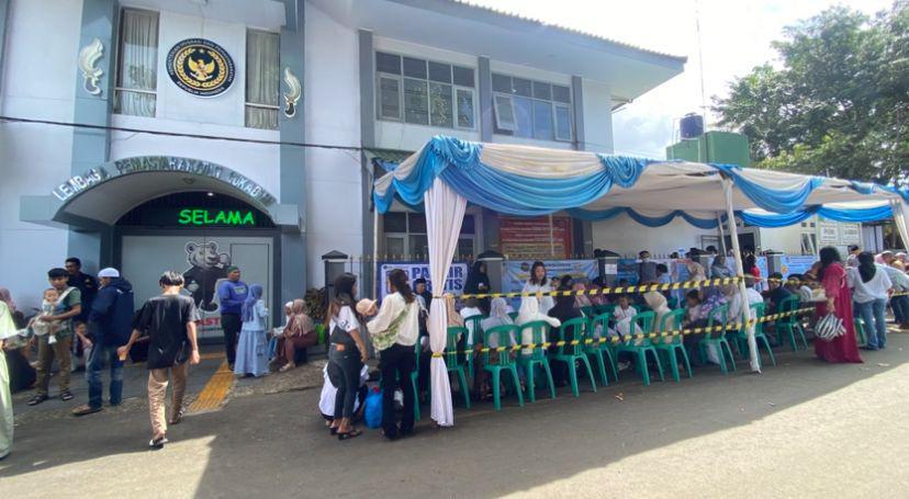 Suasana antrean kunjungan lapas di Sukabumi saat momen lebaran Idulfitri (IDN Times/Fatimah)