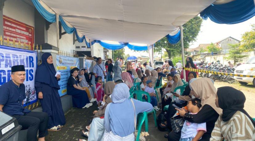Suasana antrean di Lapas Sukabumi (IDN Times/Fatimah)