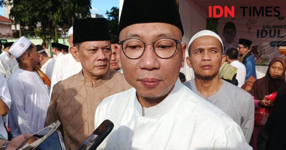 Kala Gubernur Lampung Mirza Djausal Berpantun saat Salat Id