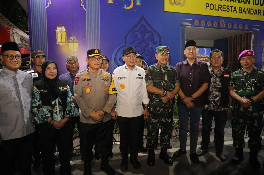 Gubernur Lampung Rahmat Mirzani Djausal dan Forkompinda malam Takbir Hari Raya Idul Fitri 1446 H di Bandar Lampung, Minggu (30/3/2025). (Dok. Biro Adpim Pemprov Lampung).