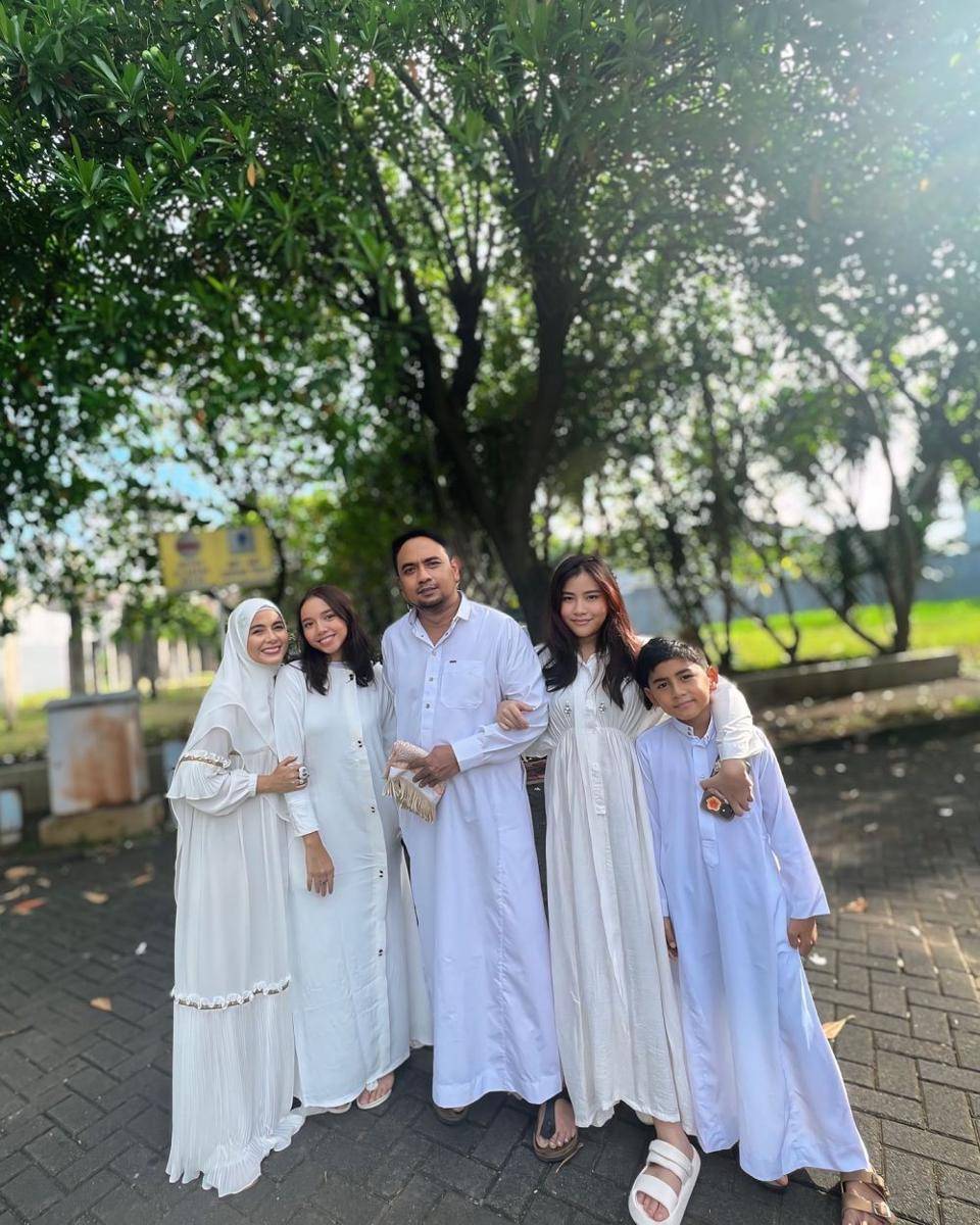 gaya Lebaran keluarga artis (instagram.com/meisya__siregar)
