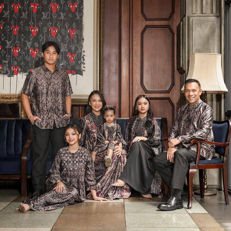 gaya Lebaran keluarga artis (instagram.com/riafinola)