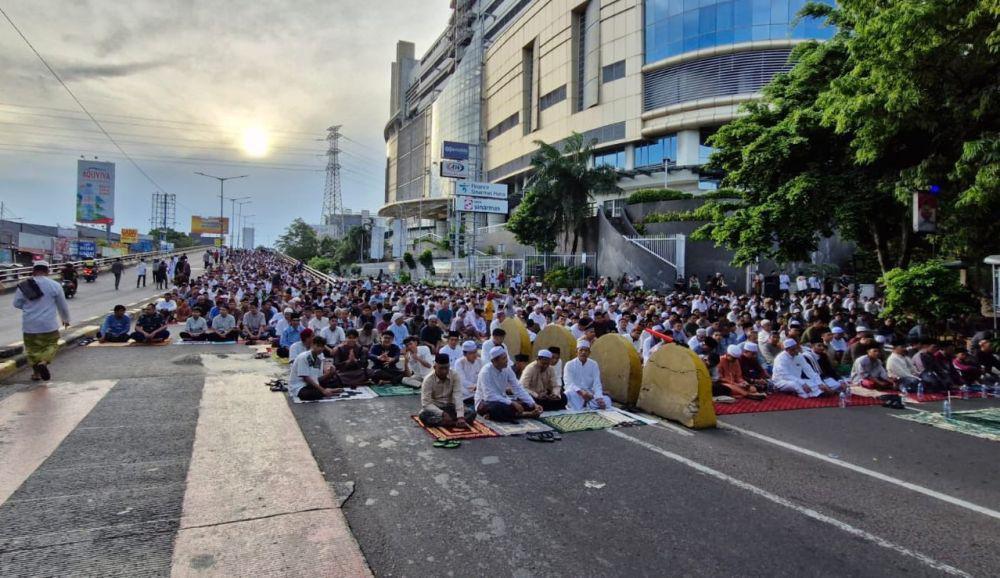 7 Potret Unik Salat Idul Fitri 2025 di Berbagai Kota di Indonesia