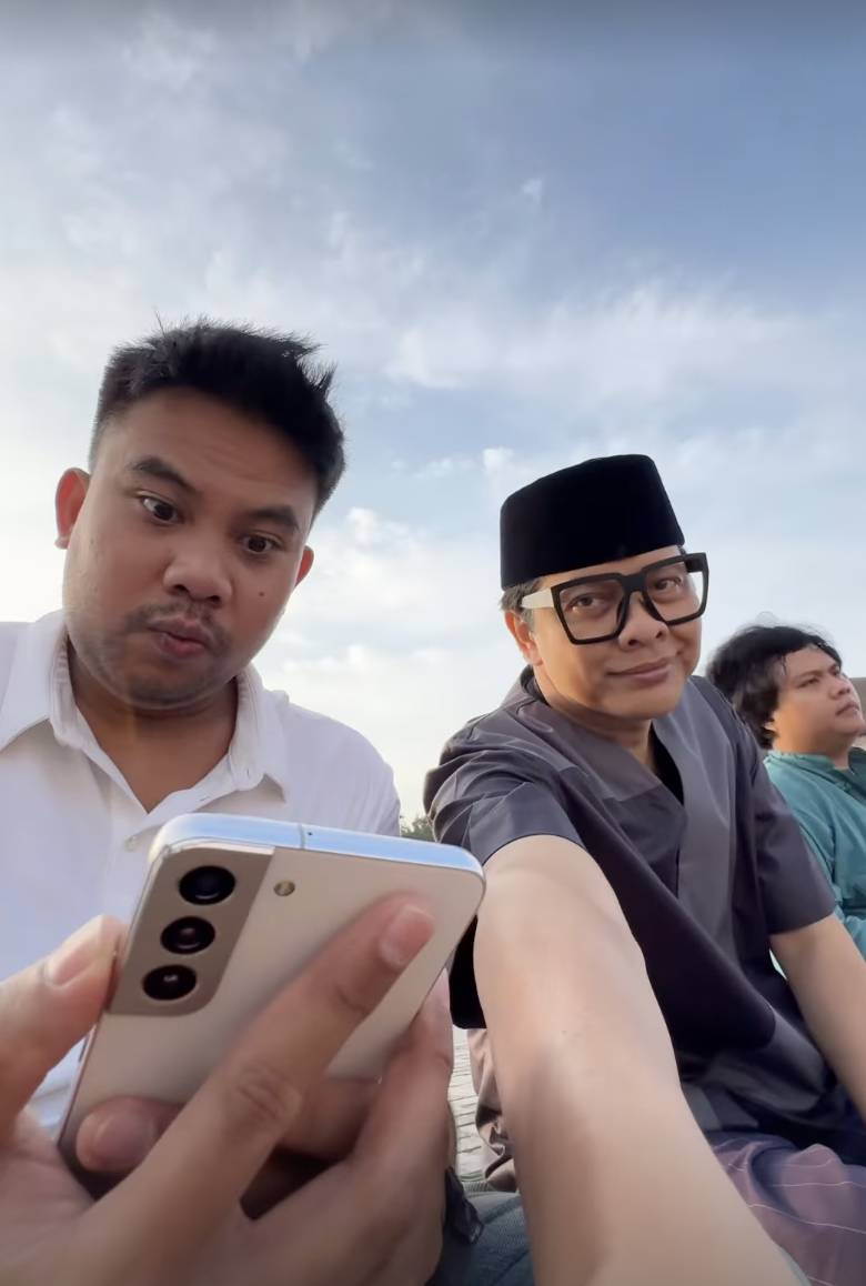 momen artis Salat Id 2025 (instagram.com/armandmaulana04)