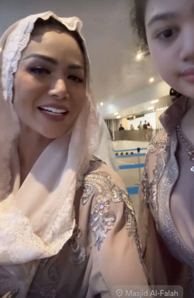 momen artis Salat Id 2025 (instagram.com/krisdayantilemos)
