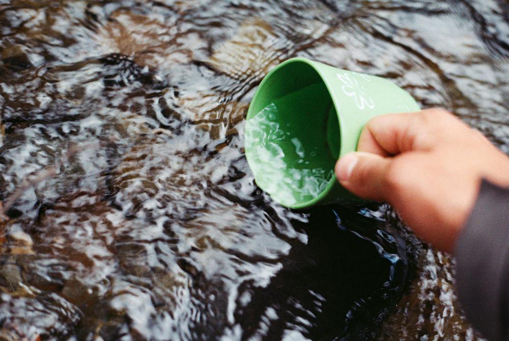 Apakah Boleh Minum Air Sungai saat Mendaki? Simak Penjelasannya!