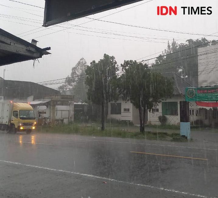 Menuju Kemarau, 6 Daerah NTB Masih Diguyur Hujan Lebat 10 Hari Kedepan