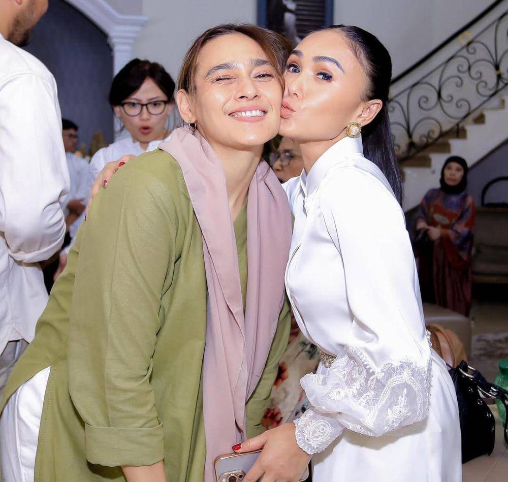 potret Sha Ine Febriyanti dan Yuni Shara saat momen lebaran Idulfitri 2024. (instagram.com/yunishara36)