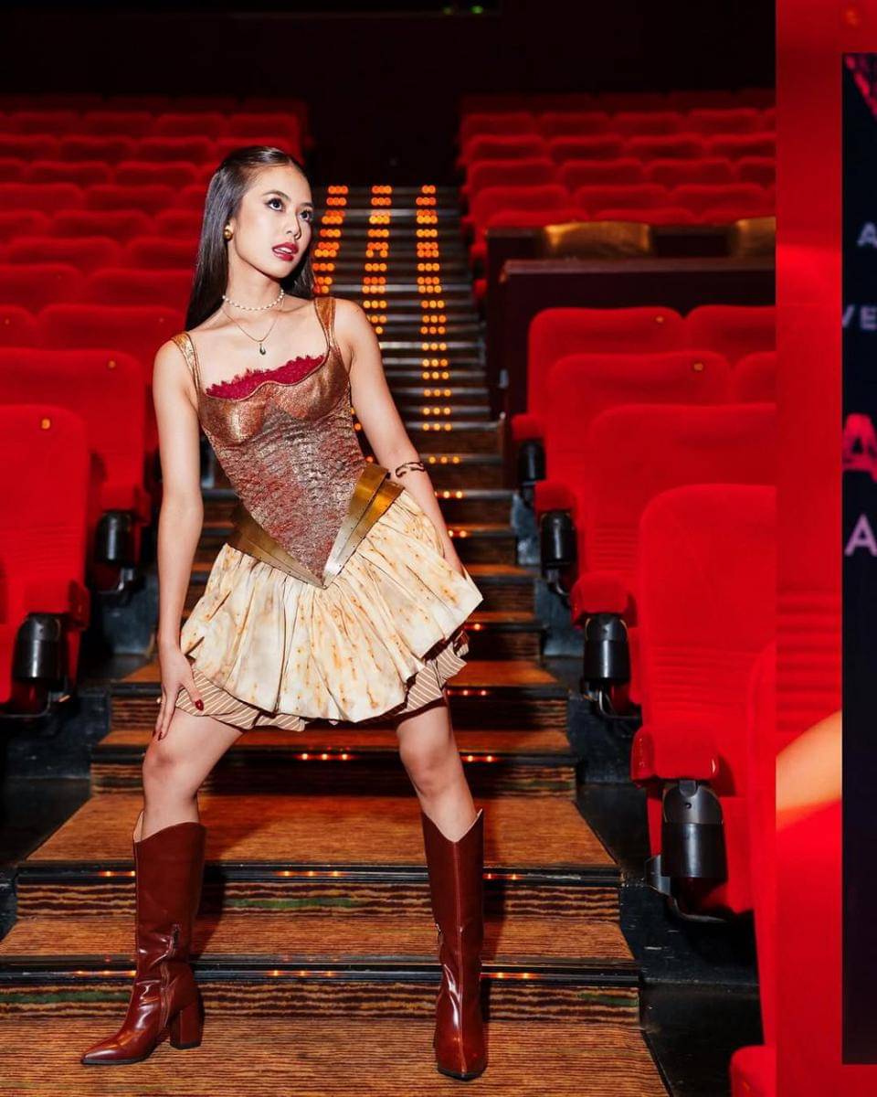 gaya OOTD ala pemain film 'Pabrik Gula' (instagram.com/azela.putri)