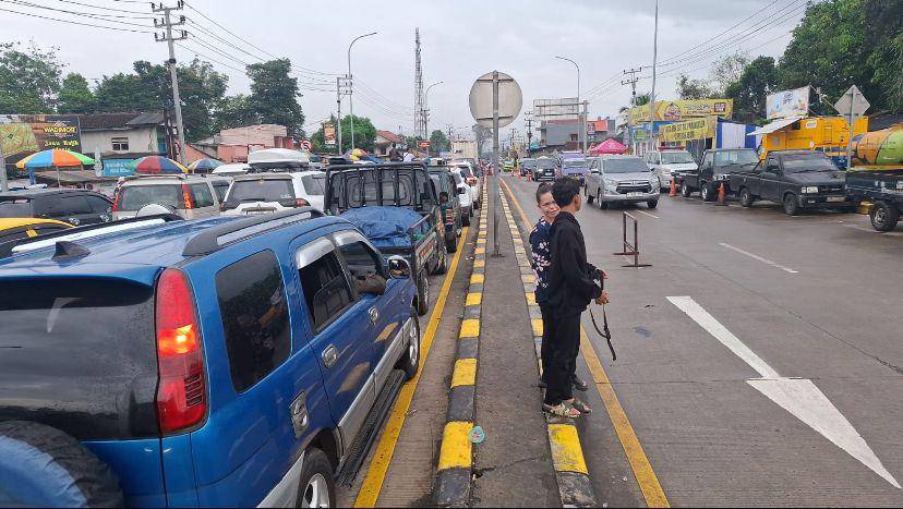 Kondisi kemacetan di GT Parungkuda Sukabumi (IDN Times/Fatimah)