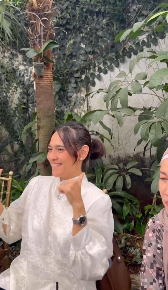 potret Sha Ine Febriyanti dalam momen lebaran Idulfitri bersama keluarga besar. (instagram.com/yunishara36)