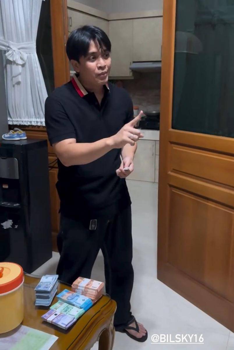 potret Billy Syahputra rayakan Lebaran 2025 bersama Vika Kolesnaya (Instagram.com/vika.kolesnaya)