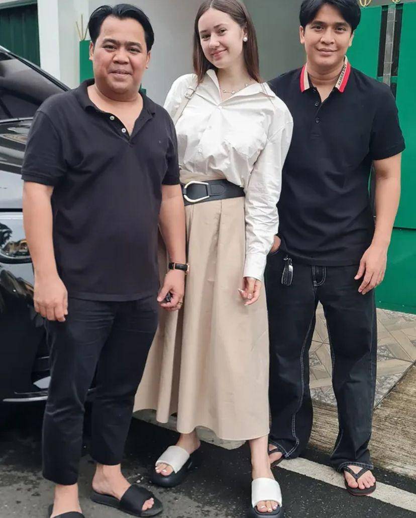 potret Billy Syahputra rayakan Lebaran 2025 bersama Vika Kolesnaya (Instagram.com/bossntoe12)