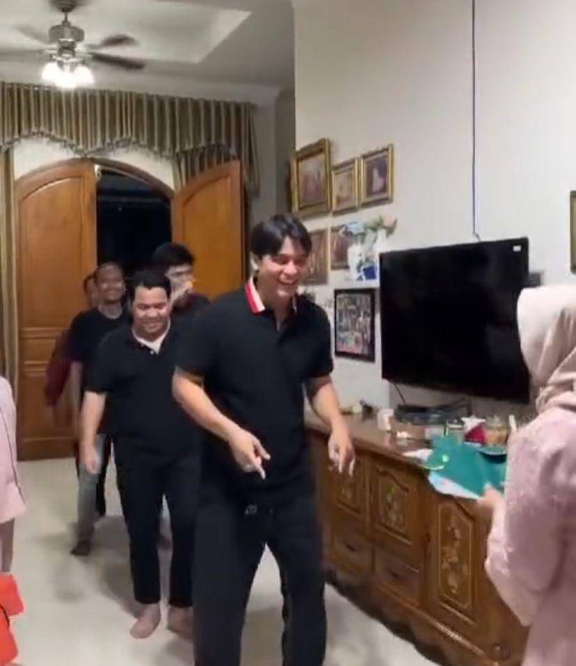 potret Billy Syahputra rayakan Lebaran 2025 bersama Vika Kolesnaya (Instagram.com/bossntoe12)