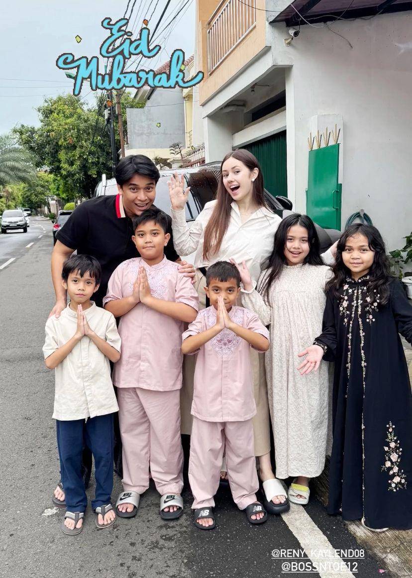 potret Billy Syahputra rayakan Lebaran 2025 bersama Vika Kolesnaya (Instagram.com/vika.kolesnaya)