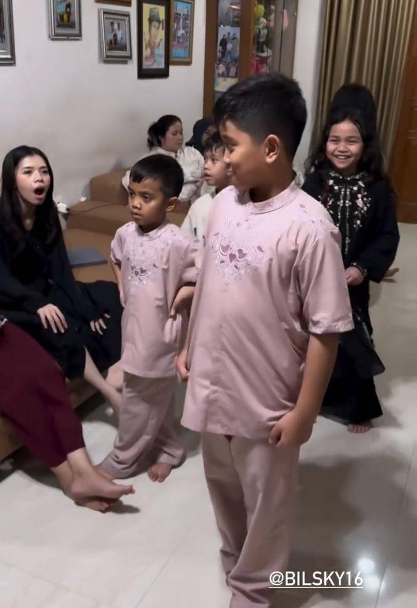 potret Billy Syahputra rayakan Lebaran 2025 bersama Vika Kolesnaya (Instagram.com/vika.kolesnaya)