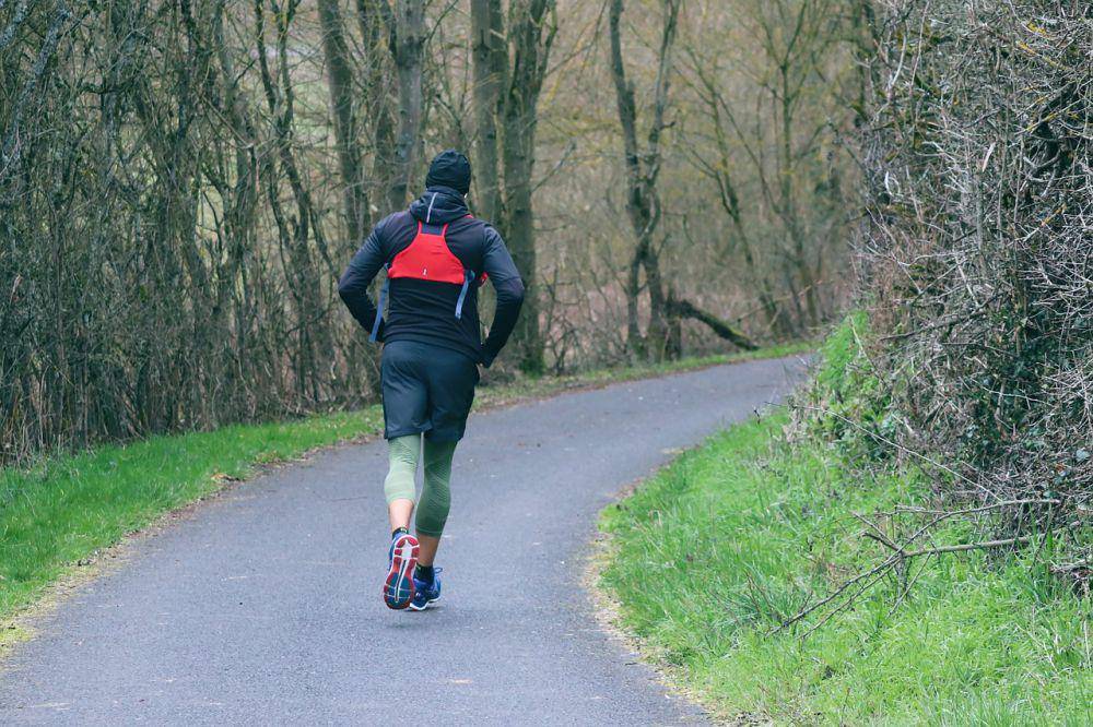 Ilustrasi melakukan jogging (pixabay.com/manfredrichter)
