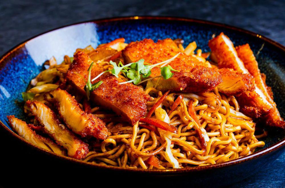 ilustrasi yakisoba ayam (pexels.com/Nano Erdozain)