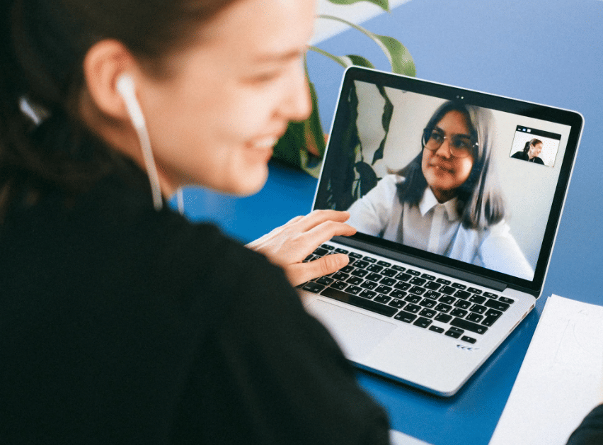 ilustrasi video call (pexels.com/Anna Shvets)