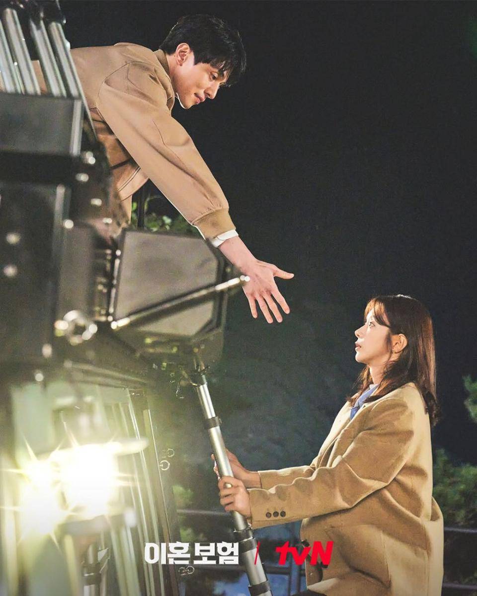 Still cut drama Korea The Divorce Insurance (Instagram.com/tvn_drama)