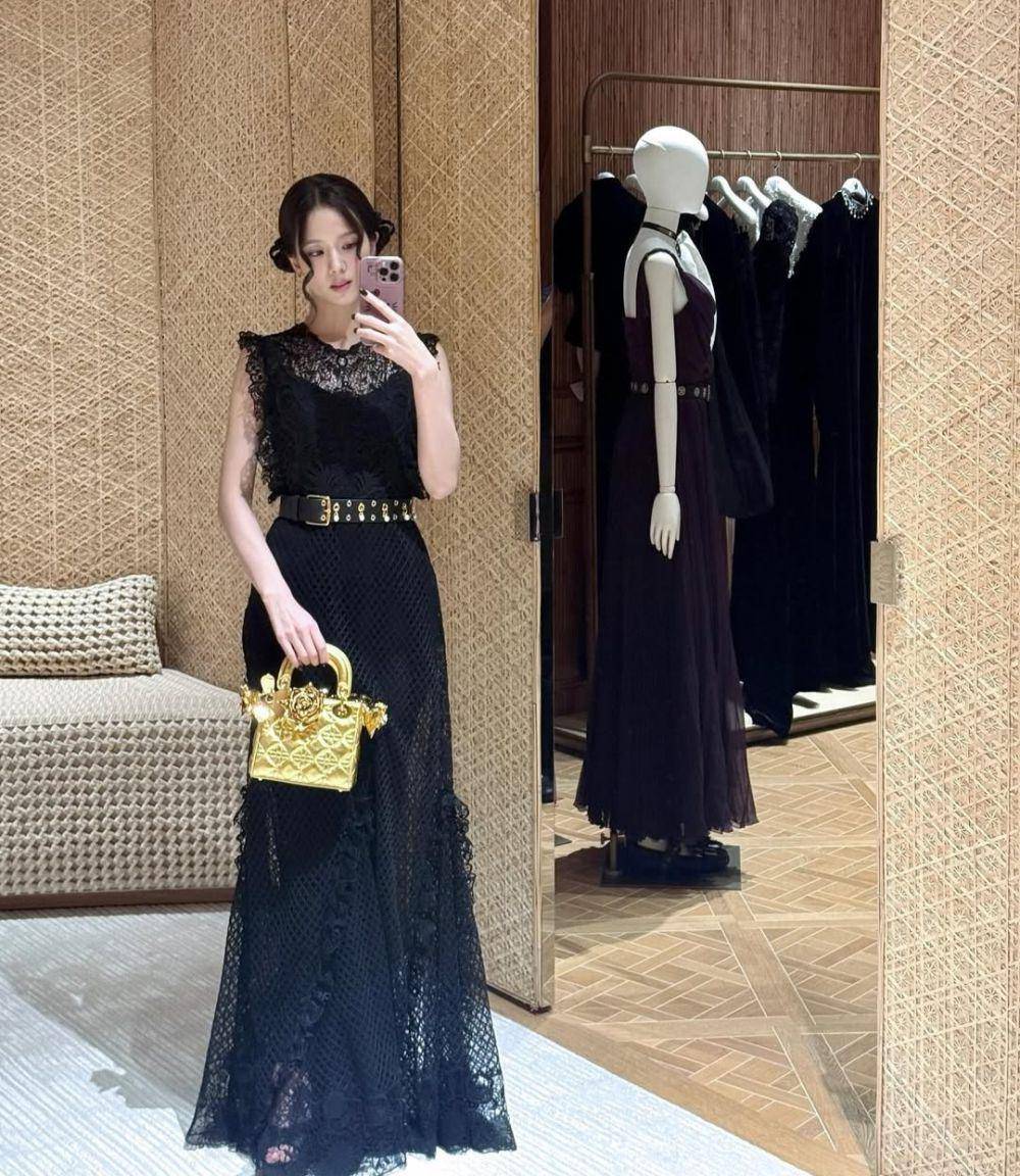 Jisoo BLACKPINK (instagram.com/sooyaaa__)