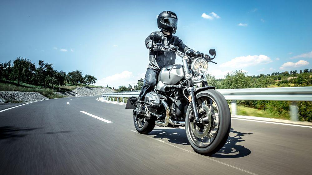 4 Etika Mengendarai Motor di Jalan Raya, Prioritaskan Keselamatan!