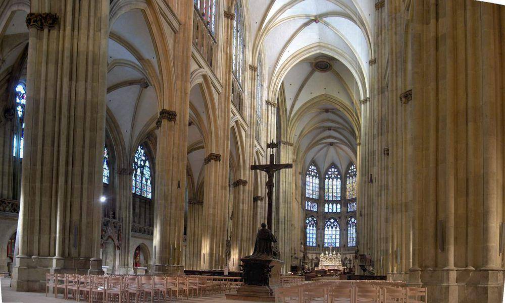 potret interior Katedral Regensburg yang megah (commons.wikimedia.org/Jens Hirsch)