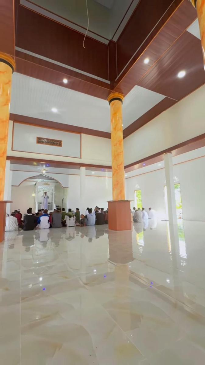 Bella Shofie bangun masjid (Instagram.com/bellashofie_rigan)