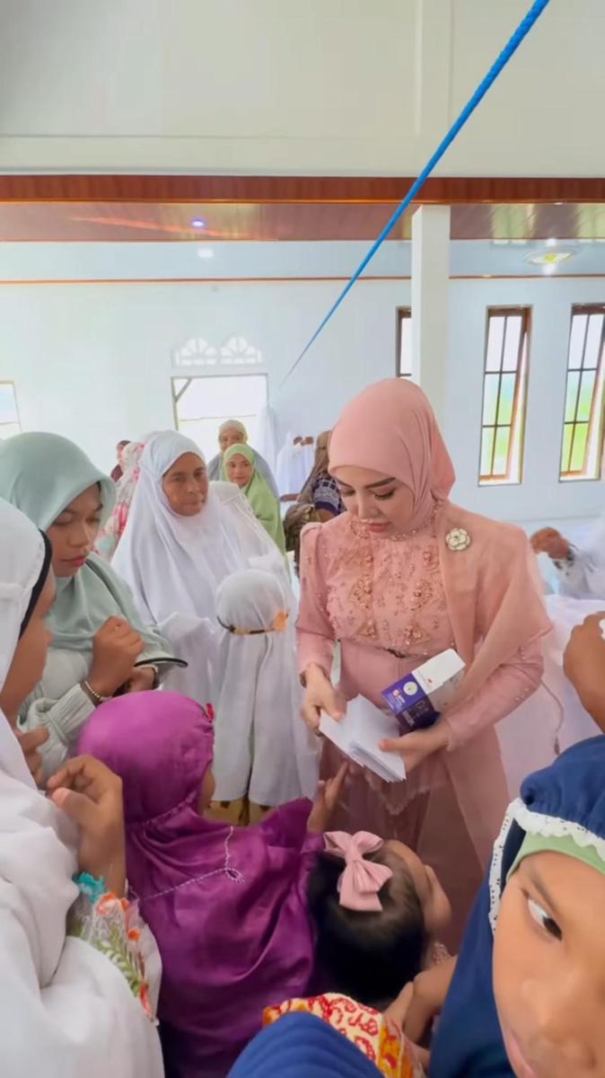 Bella Shofie bangun masjid (Instagram.com/bellashofie_rigan)