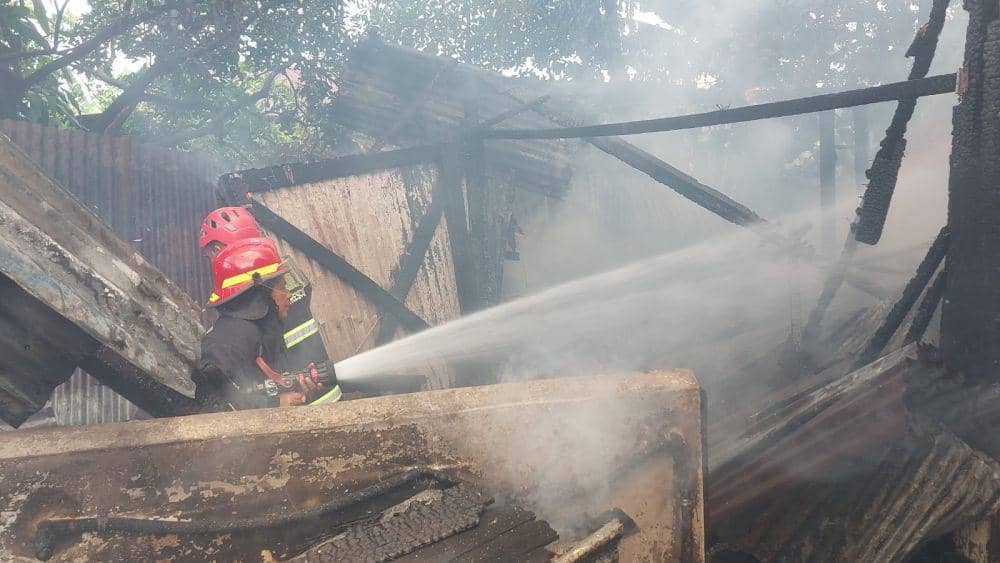 Ditinggal Mudik, Lapak Rongsok di Jatake Tangerang Ludes Terbakar