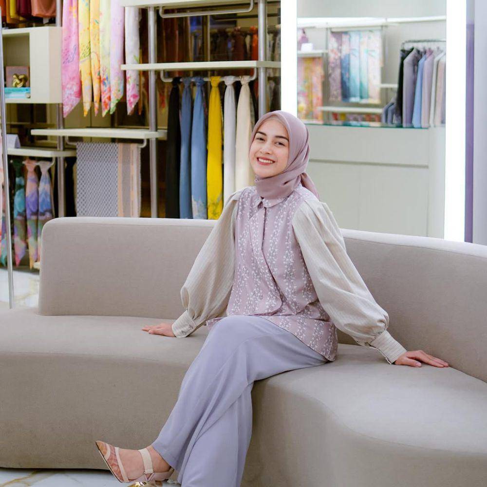 ide OOTD hangout ala Nina Zatulini (instagram.com/ninazatulini22)