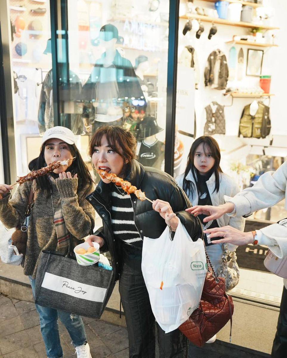 potret Gisella Anastasia kulineran di Myeongdong (instagram.com/gadiiing)