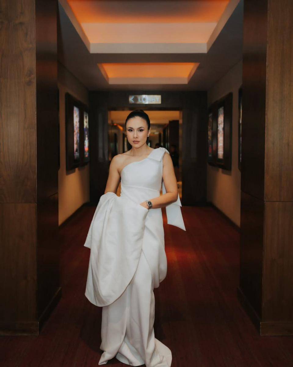 ide OOTD nuansa putih ala Wulan Guritno (instagram.com/wulanguritno)