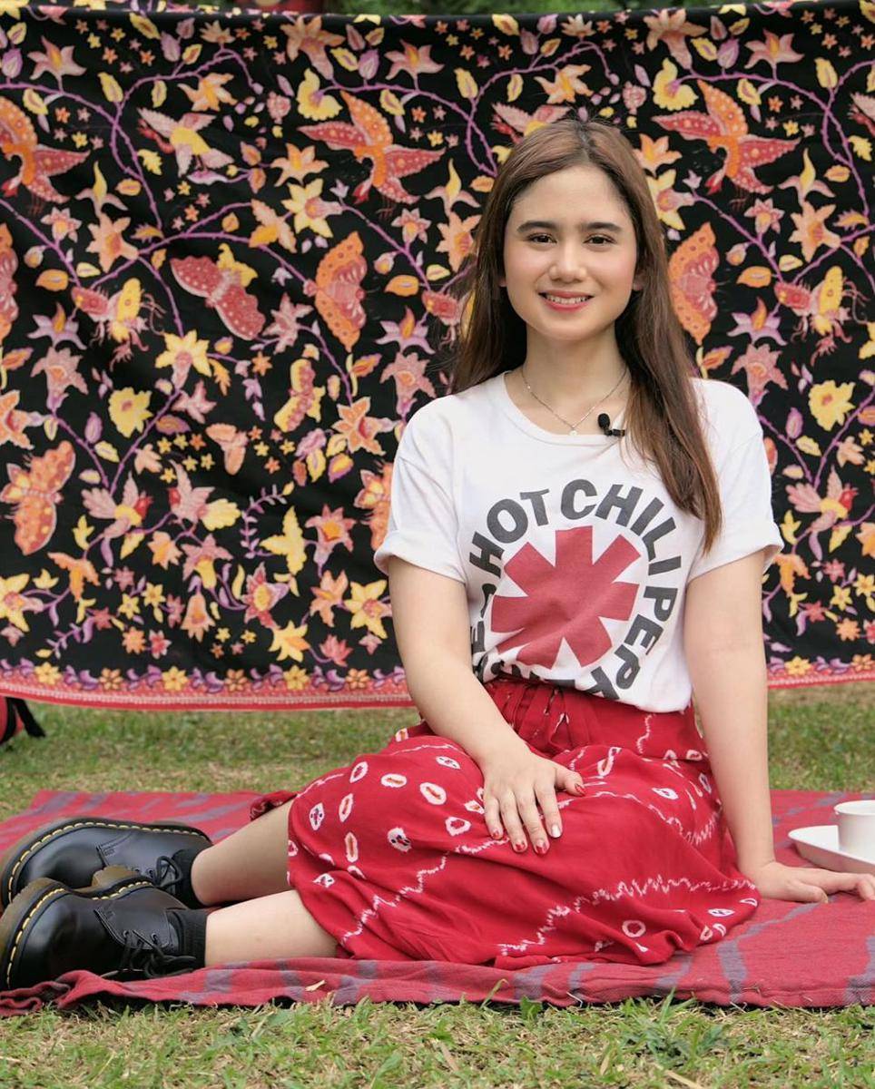 inspirasi style etnik ala Tissa Biani (instagram.com/tissabiani)