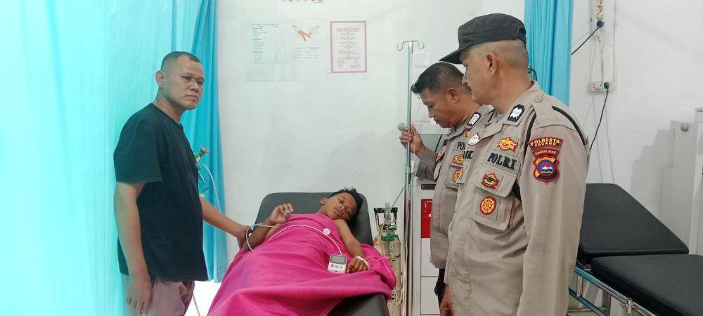 Korban tenggelam dibawa ke Puskesmas (Foto: BPBD Padang)