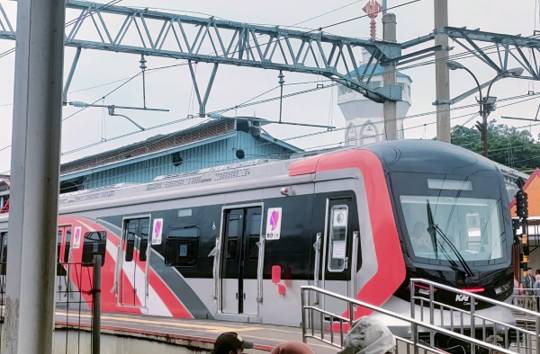 KRL baru dari China sedang uji coba rangkaian