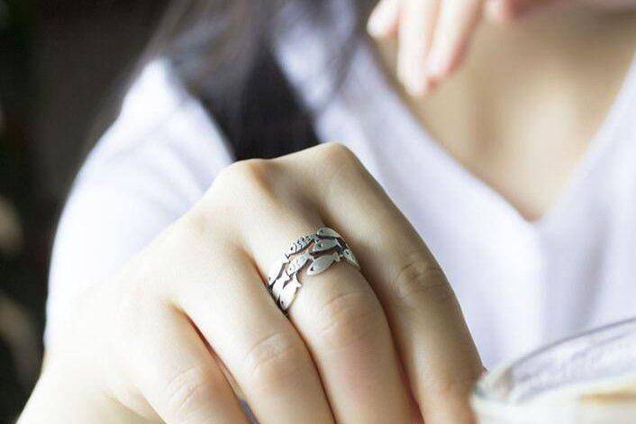 Ilustrasi makna pemakaian cincin pada setiap jari yang perlu kamu tahu. (Pinterest/AliExpress)