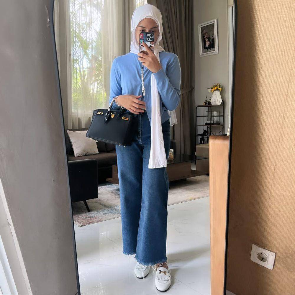 ide OOTD hangout ala Nina Zatulini (instagram.com/ninazatulini22)