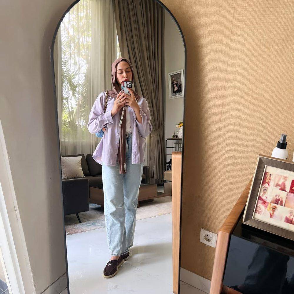 ide OOTD hangout ala Nina Zatulini (instagram.com/ninazatulini22)